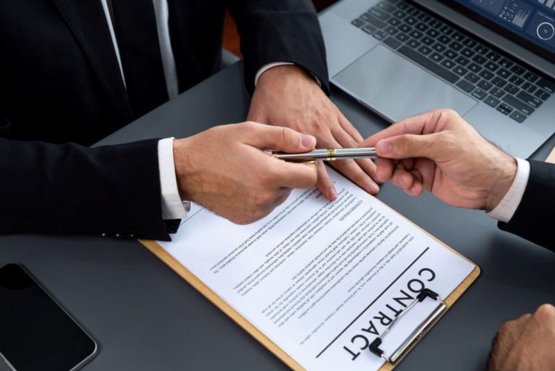 Papier Telt: Vast Contract Zonder Schriftelijke Vastlegging Kost Werkgever Geld