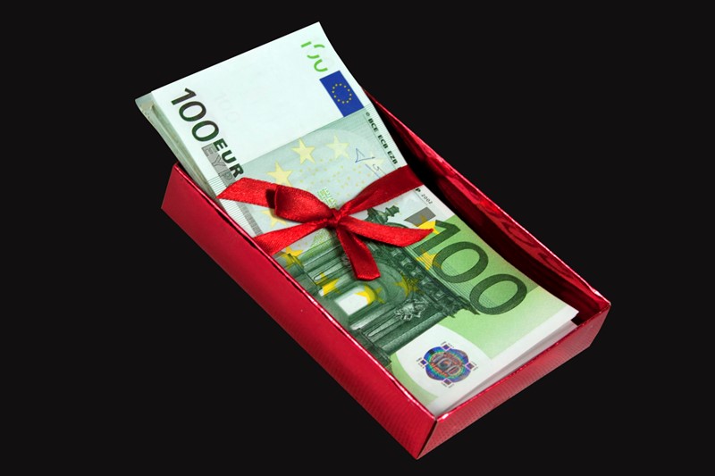 Schenking In 2024? Aangifte Schenkbelasting Voor 1 Maart